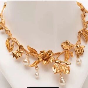 Oscar de la renta flower drop beads  necklace